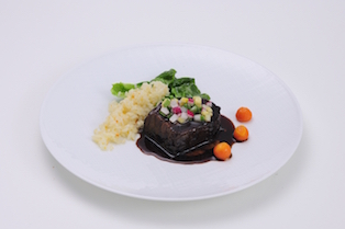 Red Wine-Simmered Beef (cheek cut) with Buttered Rice